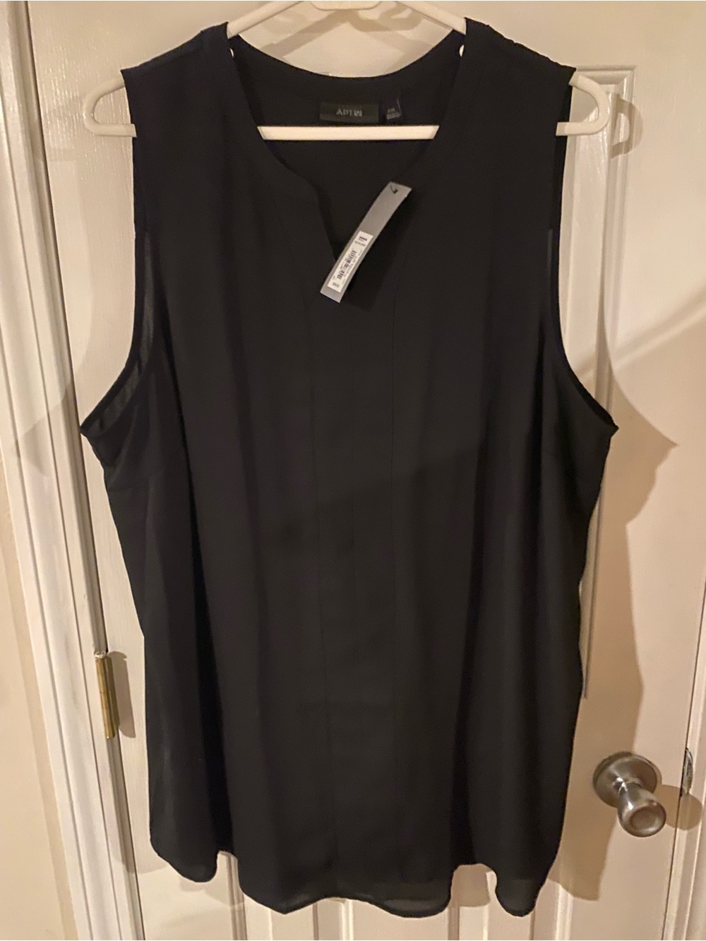Apt. 9 Black V-Neck Sleeveless Top